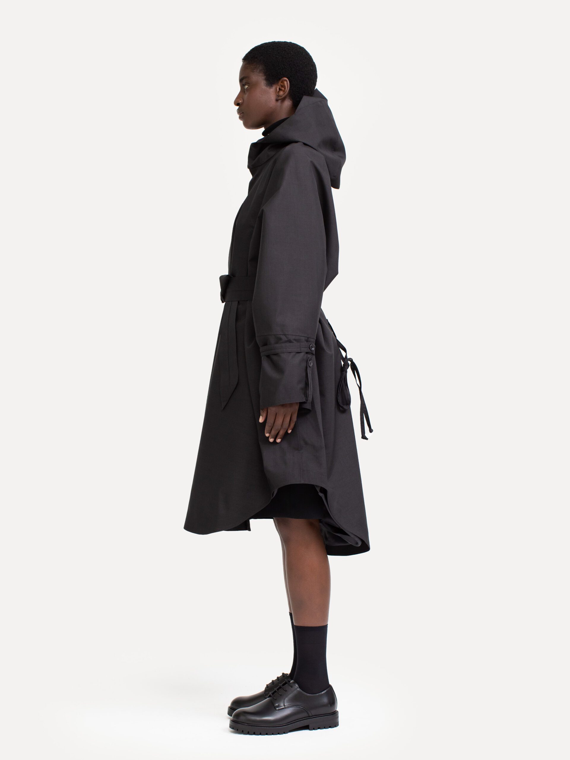 Sizing & Fit (Raincho Unisex - on her) - Norwegian Rain